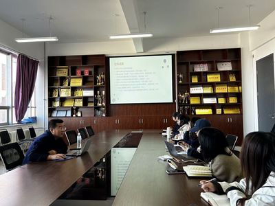 經(jīng)濟(jì)貿(mào)易咨詢(xún)能力提升 經(jīng)貿(mào)學(xué)院舉辦社科項(xiàng)目申報(bào)與決策咨詢(xún)報(bào)告撰寫(xiě)專(zhuān)題講座